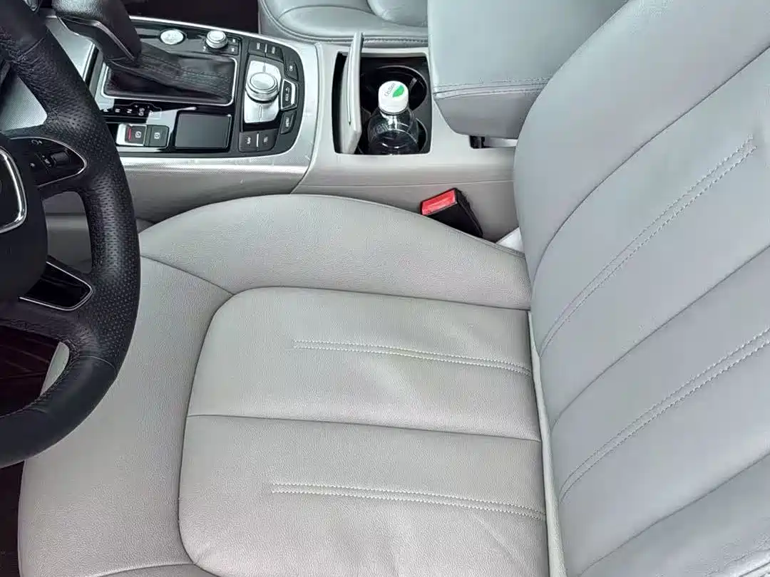 Photo 5 - Audi A6L