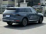 Photo 7 - Lincoln Aviator