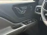 Photo 23 - Lincoln Aviator