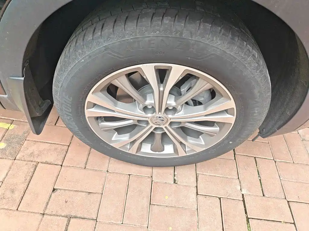 Photo 8 - Buick Envision Plus
