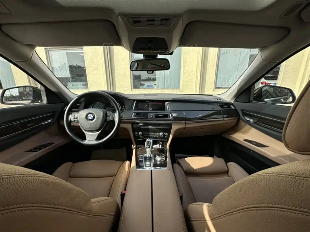BMW 7 Series 2013 Model 730Li Luxury фото 17