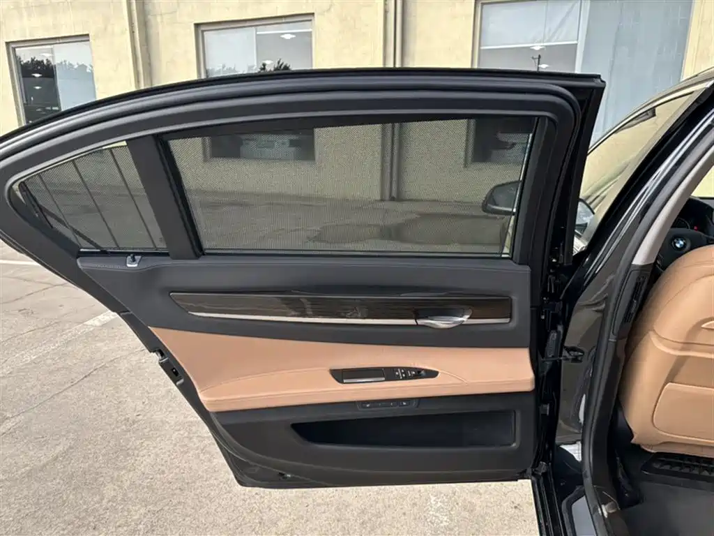 BMW 7 Series 2013 Model 730Li Luxury фото 7