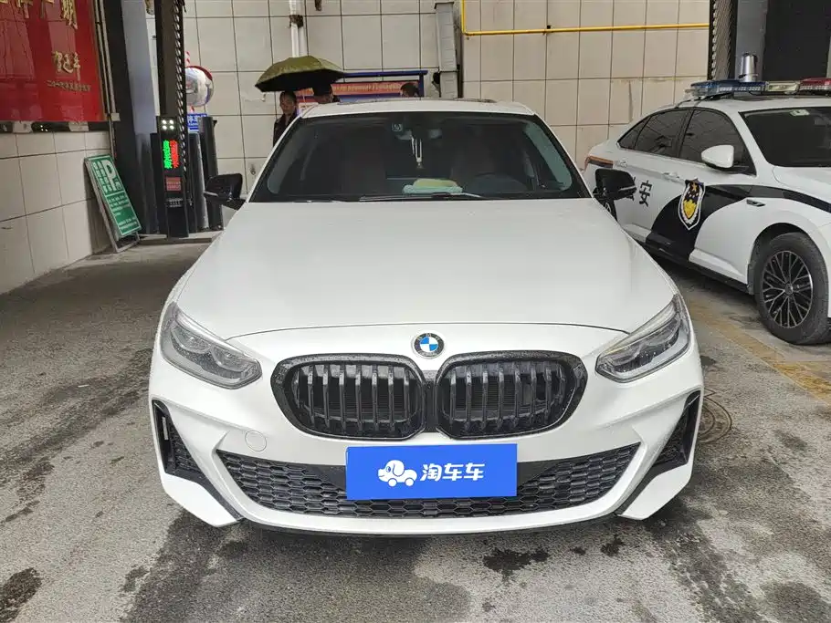 BMW 1 Series 2023 125i M Sport Shadow Edition фото 2