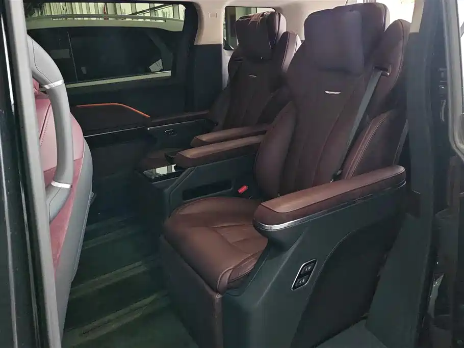Hongqi HQ9 PHEV 2024 Model 2.0T AWD Luxury Edition фото 11