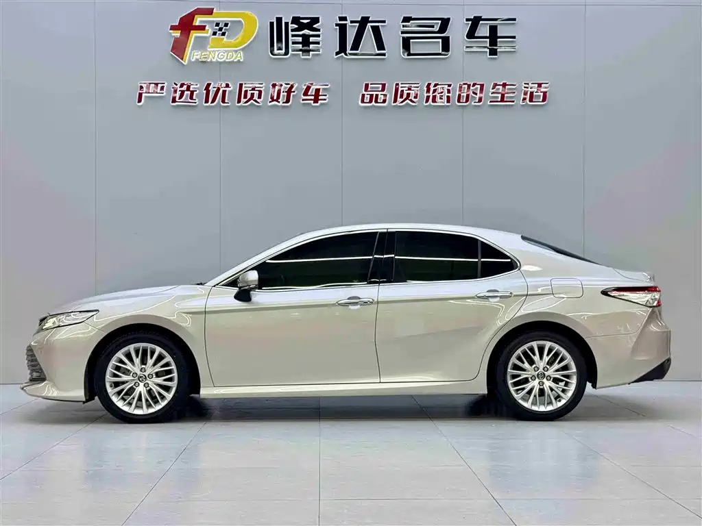TOYOTA CAMRY