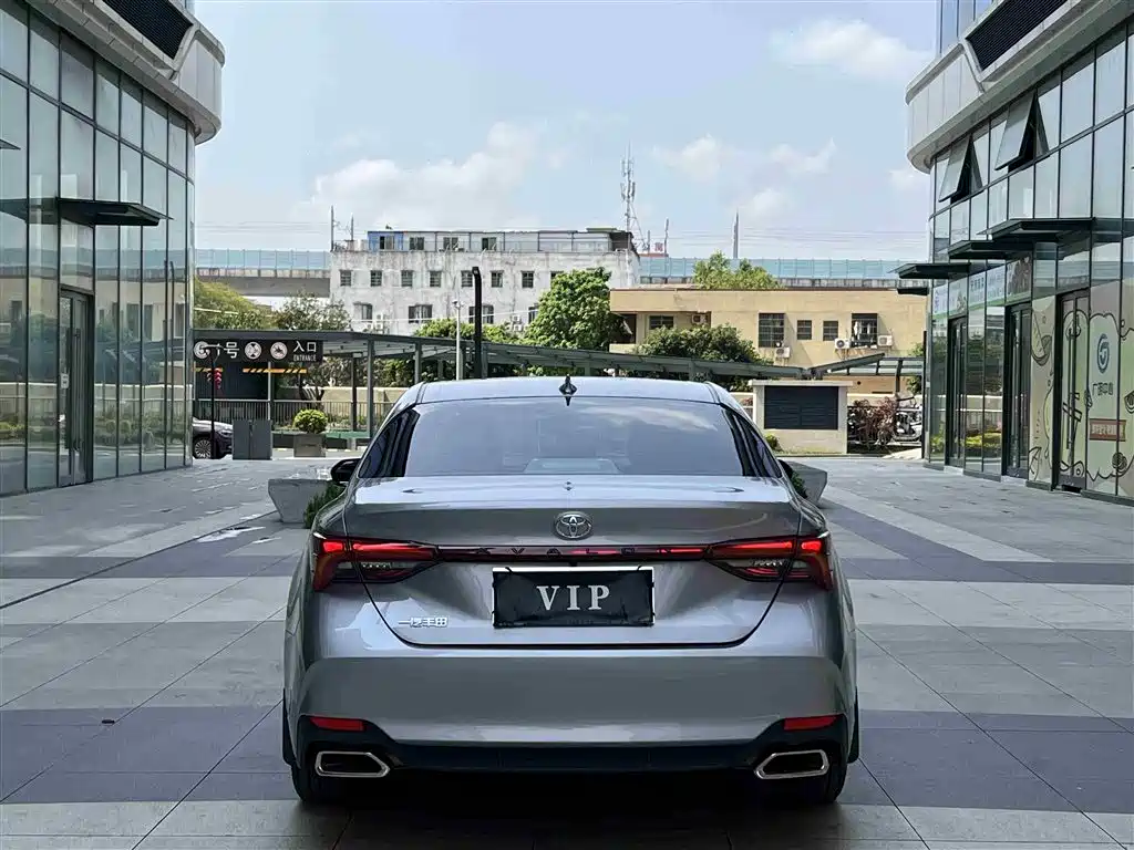 Toyota Avalon 2023 2.0L Luxury Edition фото 8