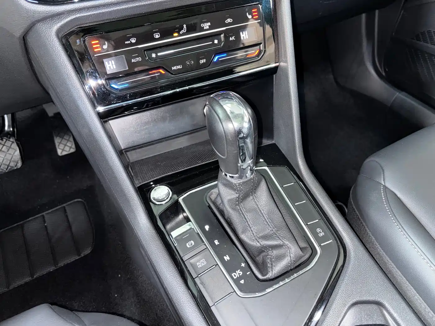 Volkswagen Tharu 2022 280TSI FWD Luxury Edition фото 15