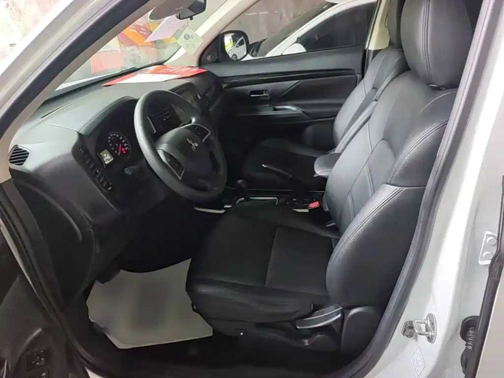 Mitsubishi Outlander 2024 2021 Facelift 2.0L 2WD Comfort Edition 5-Seater