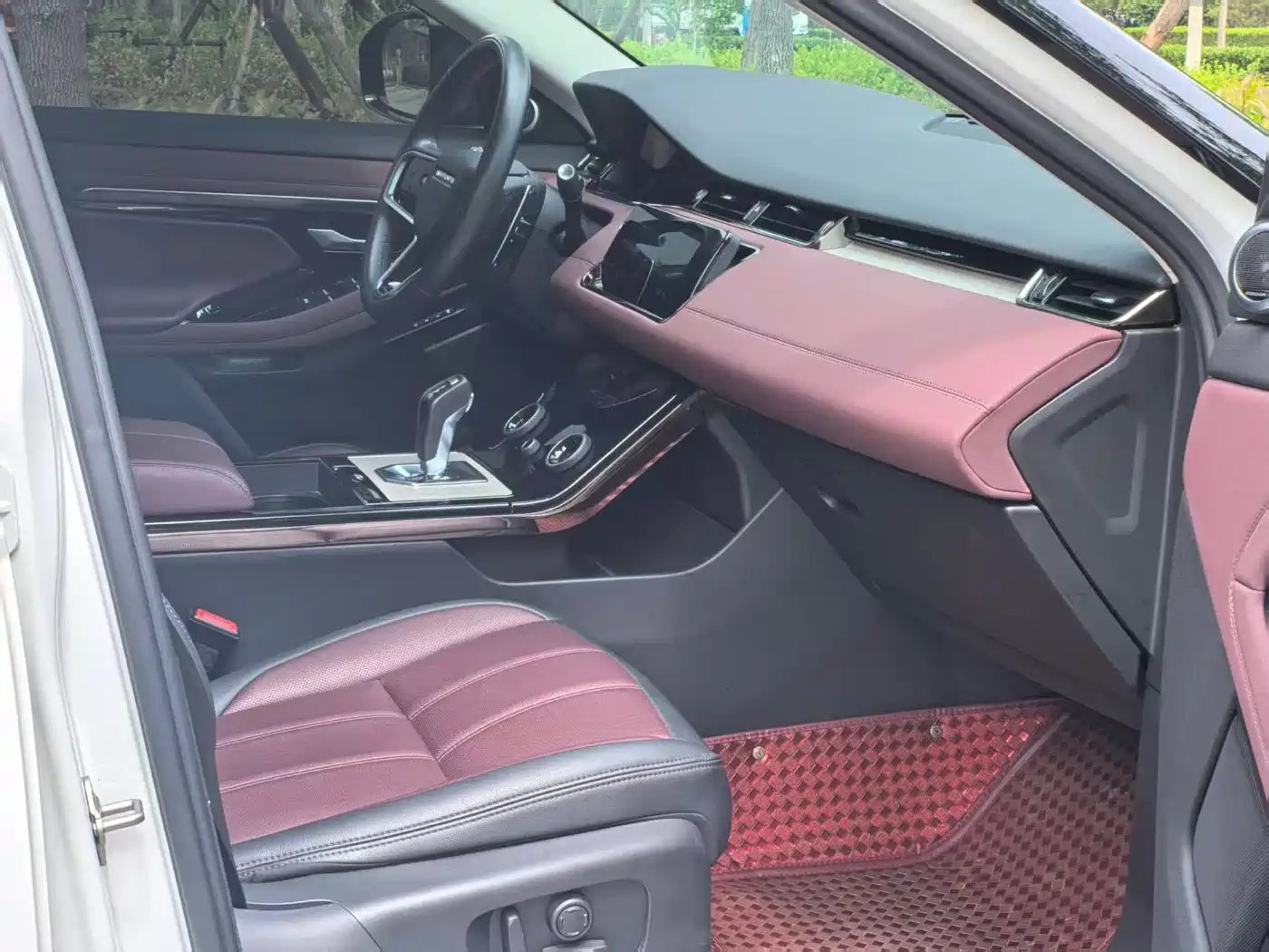 Land Rover Range Rover Evoque 2023 Range Rover Evoque L 249PS Luxury Edition фото 7