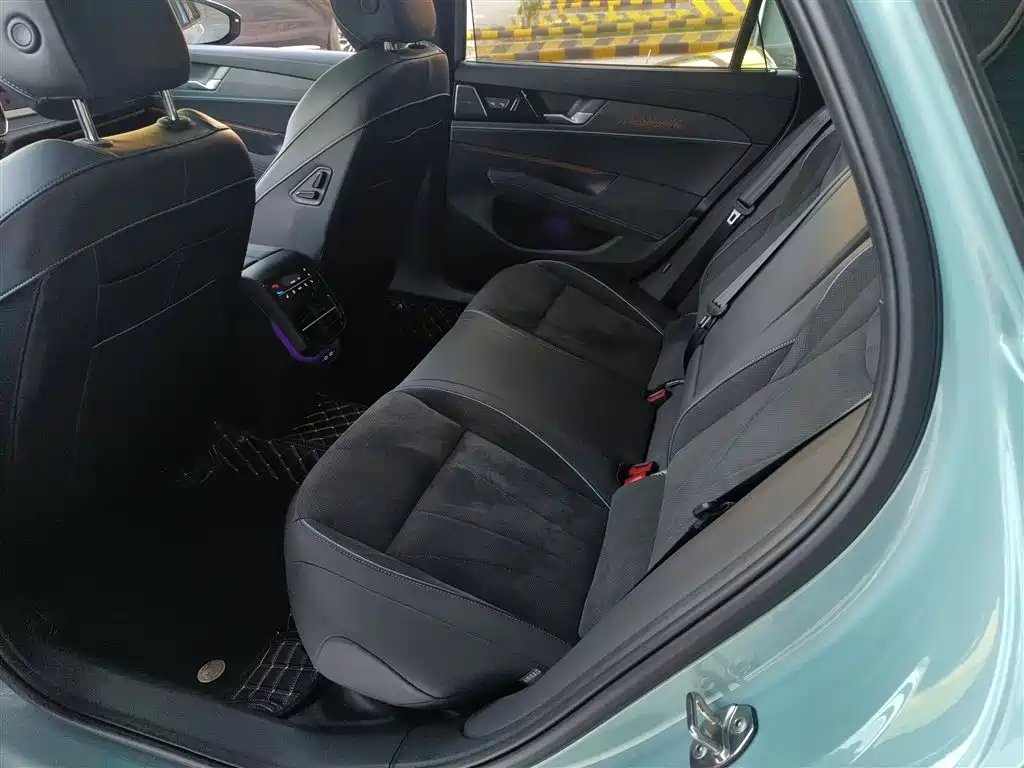 Volkswagen Passat 2025 Model Pro 380TSI Starlight Dragon Premium Edition фото 17