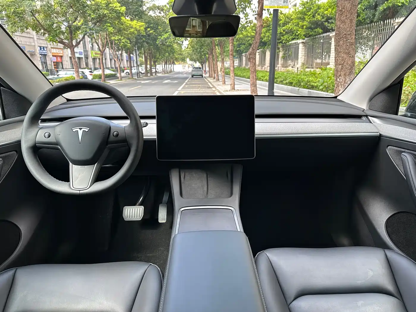 TESLA MODEL Y