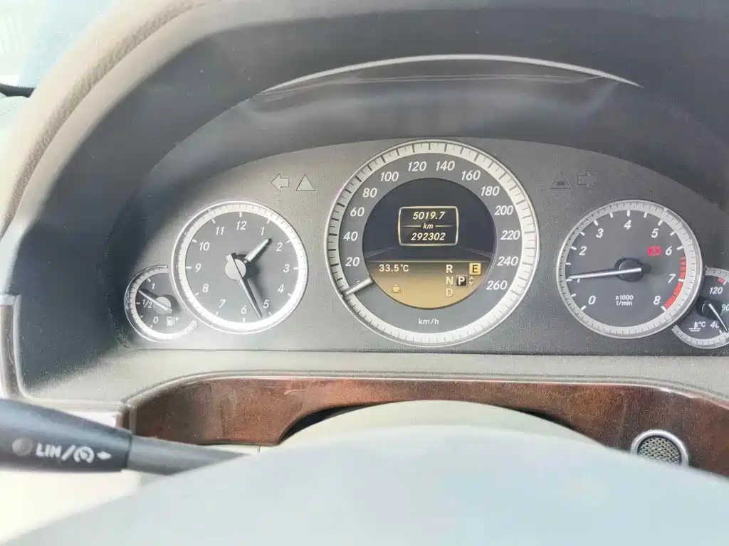 Photo 15 - Mercedes-Benz E-Class