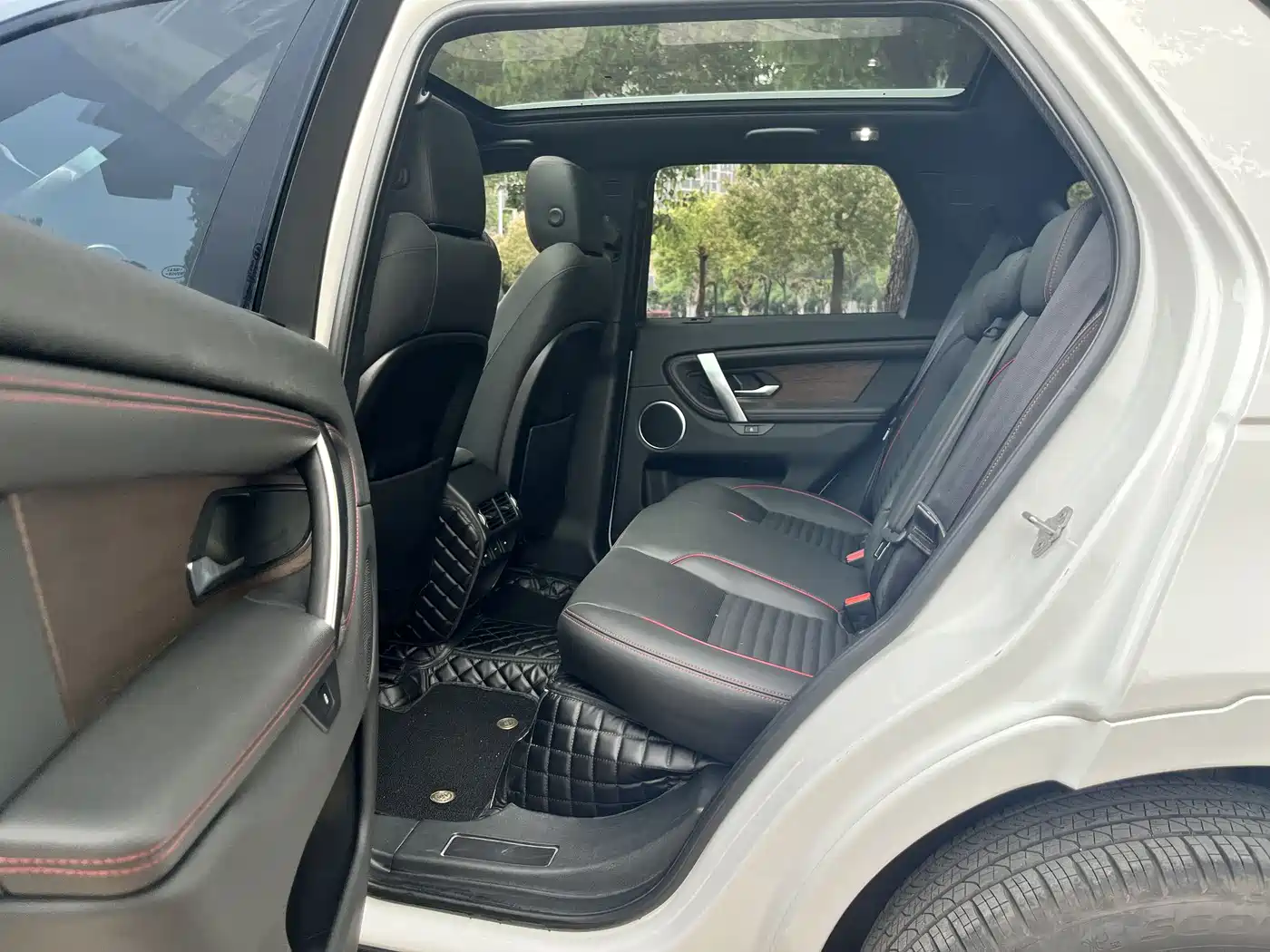 LAND ROVER DISCOVER SPORTS