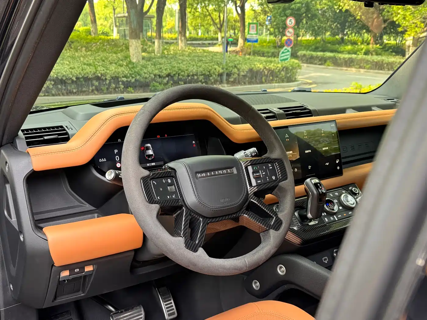 Land Rover Defender 2024 110 5.0T V8 фото 17