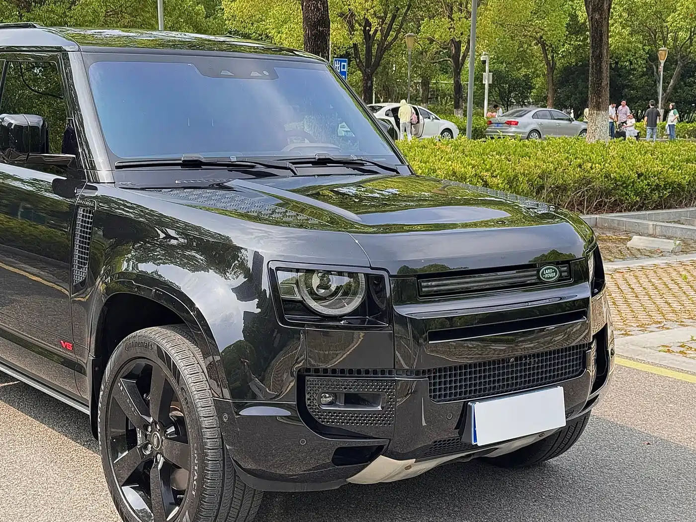 Land Rover Defender 2024 110 5.0T V8 фото 18