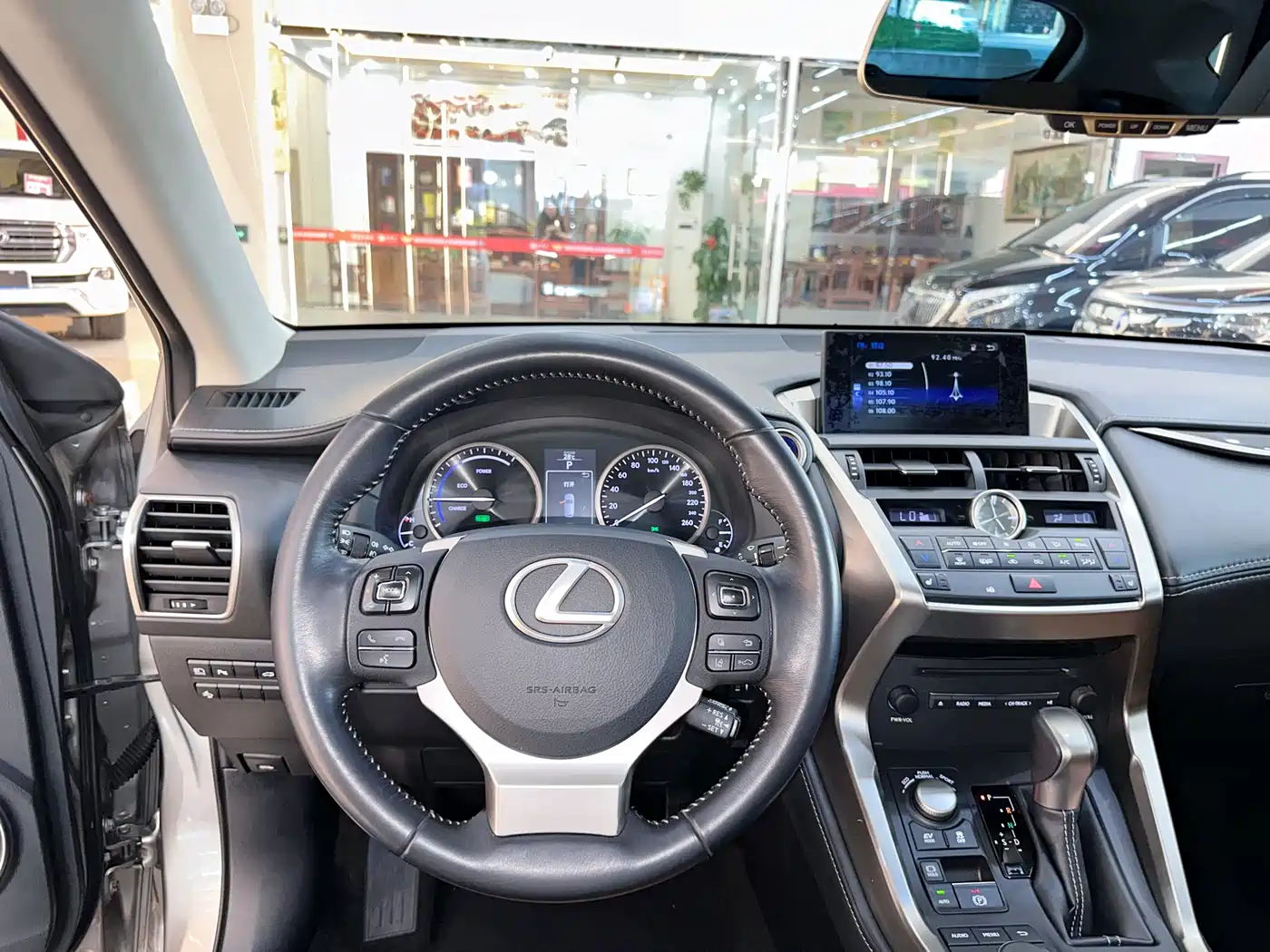 Lexus NX 2015 300h AWD F SPORT фото 8