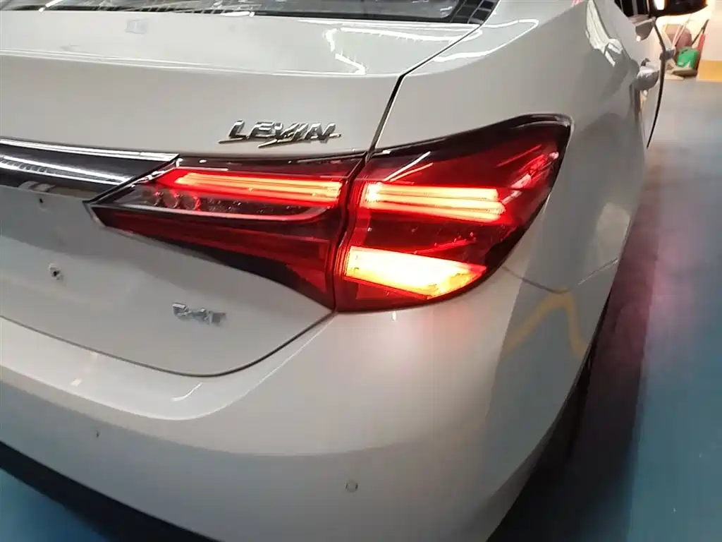 Toyota Levin 2017 Facelift 185T CVT Elite (China V) фото 8