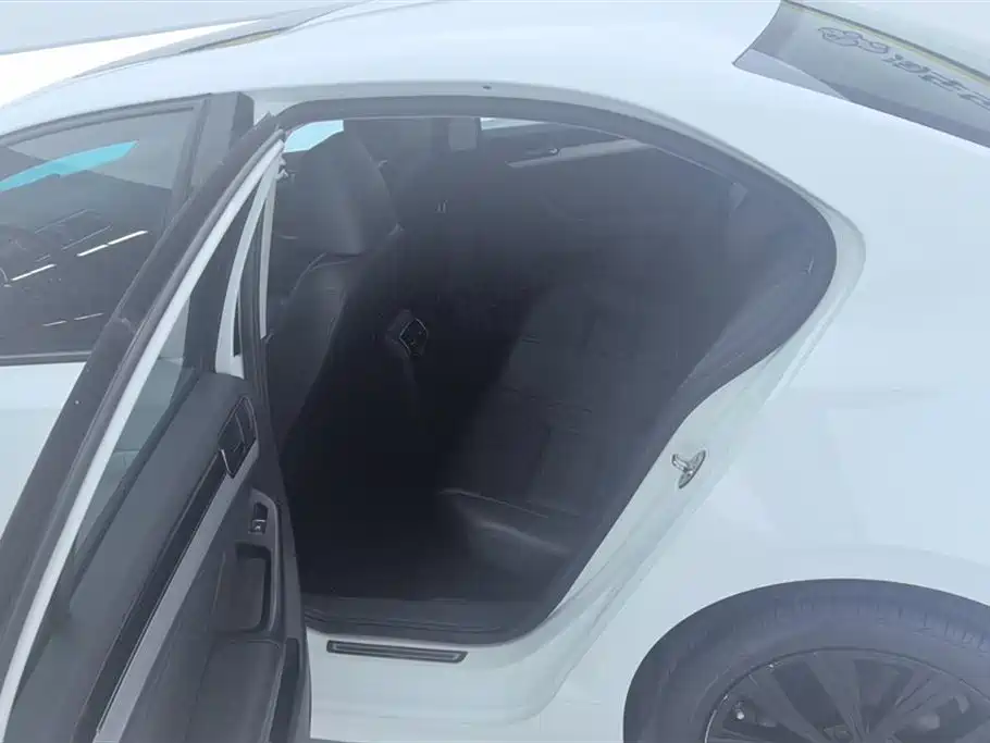Volkswagen Sagitar 2017 180TSI Auto Exclusive Edition фото 11