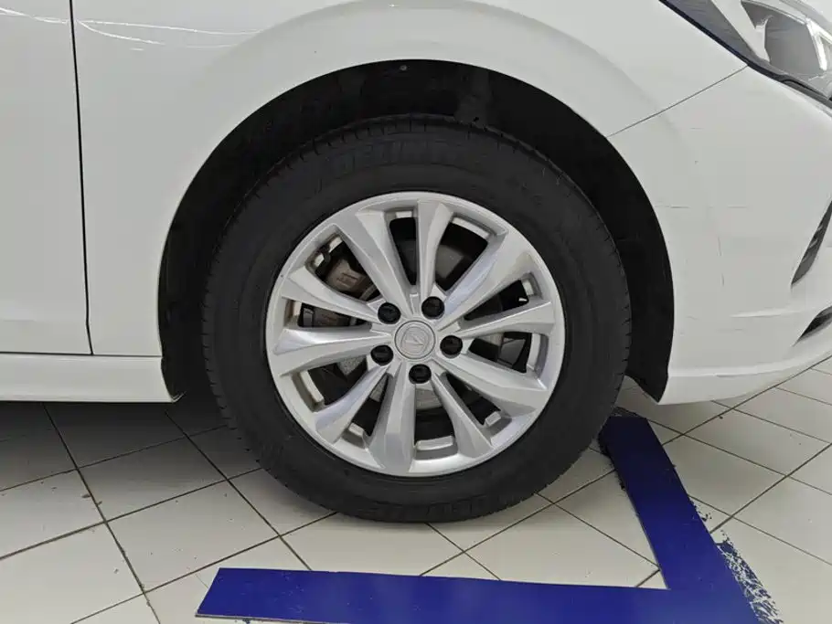 Фото 6 - Changan Eado
