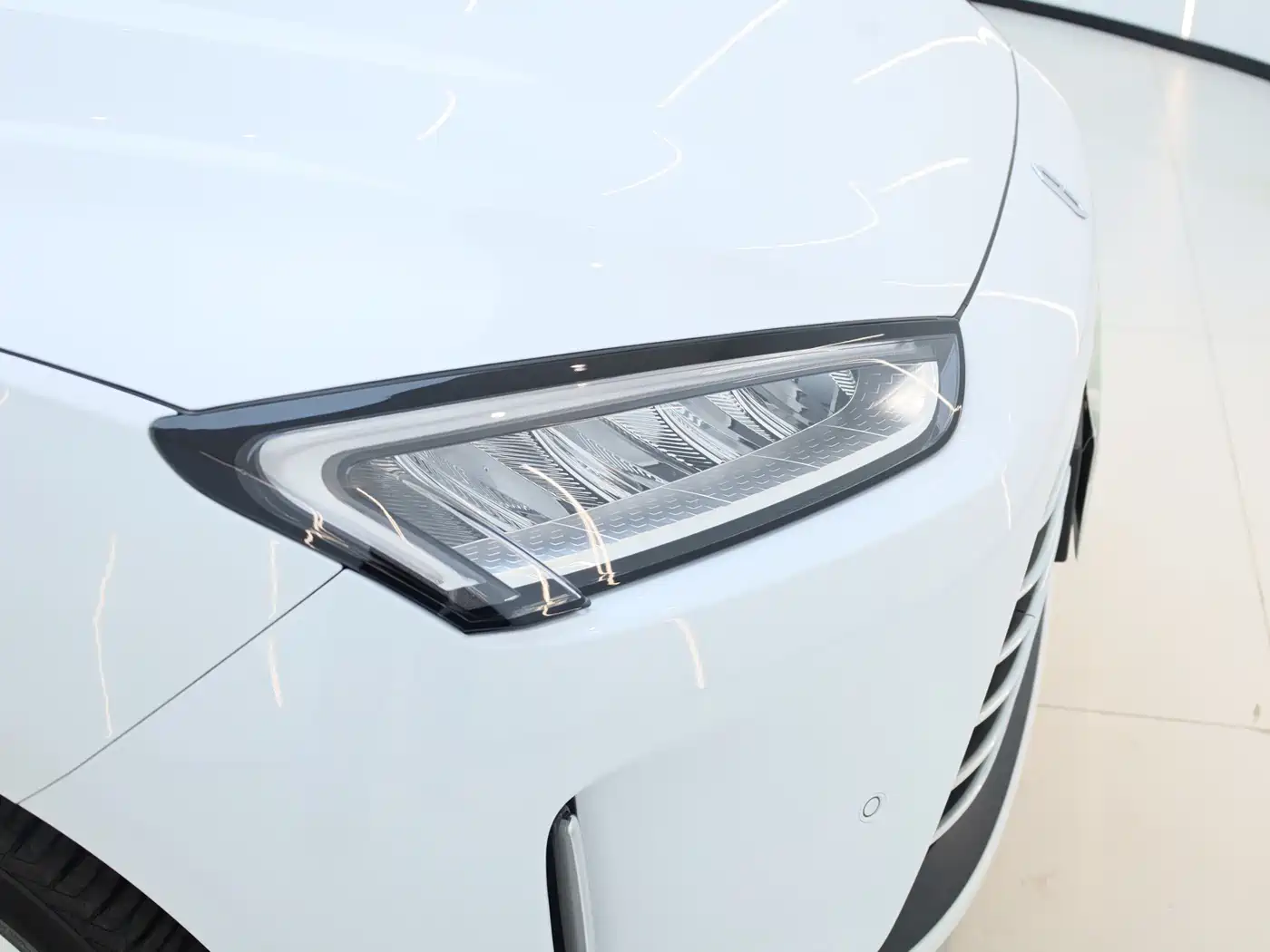AITO Wenjie AITO M5 2022 Extended Range AWD Performance Edition фото 10