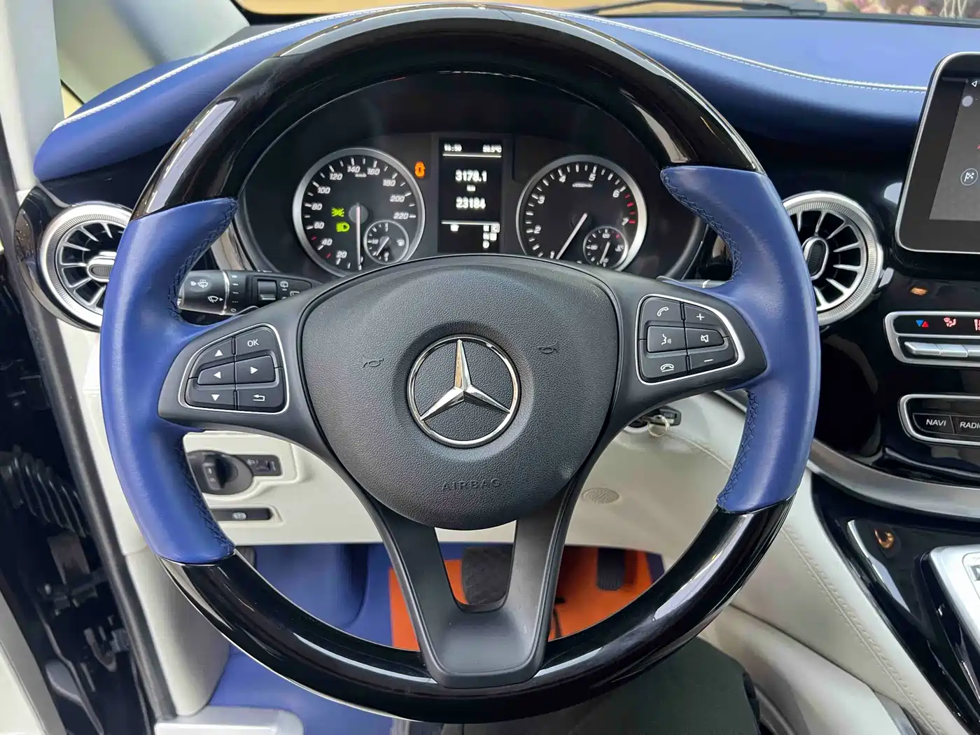 Mercedes-Benz Vito 2023 2.0T Elite 7-Seater фото 12