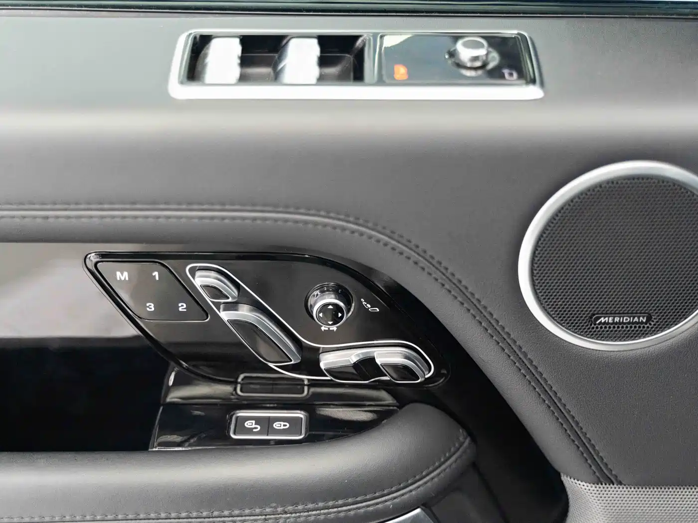 Land Rover Range Rover 2019 3.0 SC V6 Heritage Extended Edition фото 18
