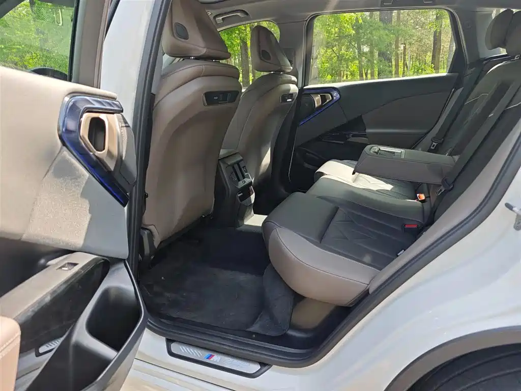 BMW X3 2025 xDrive30L Premium M Sport Package фото 8