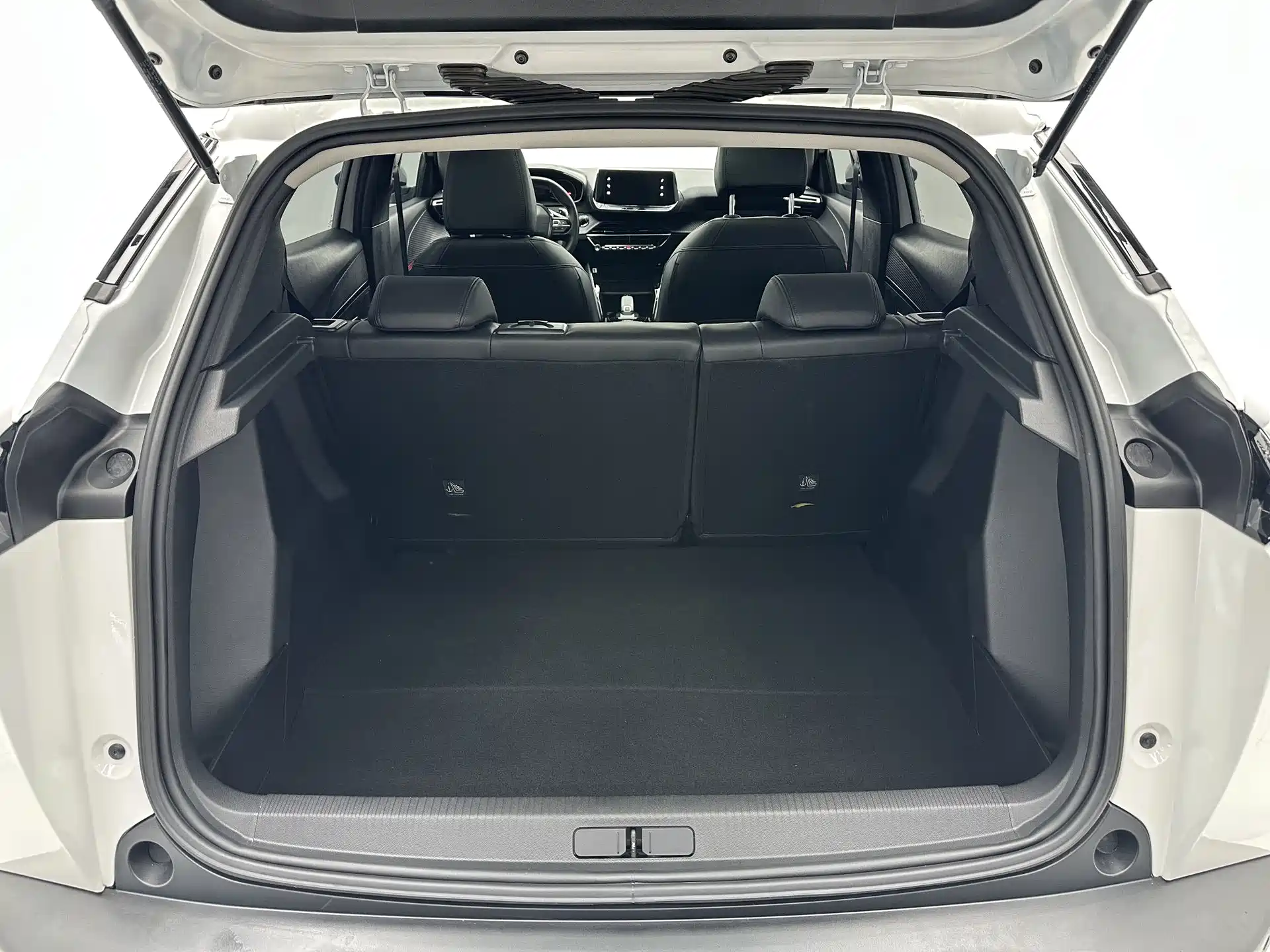 صورة 17 - Peugeot 2008