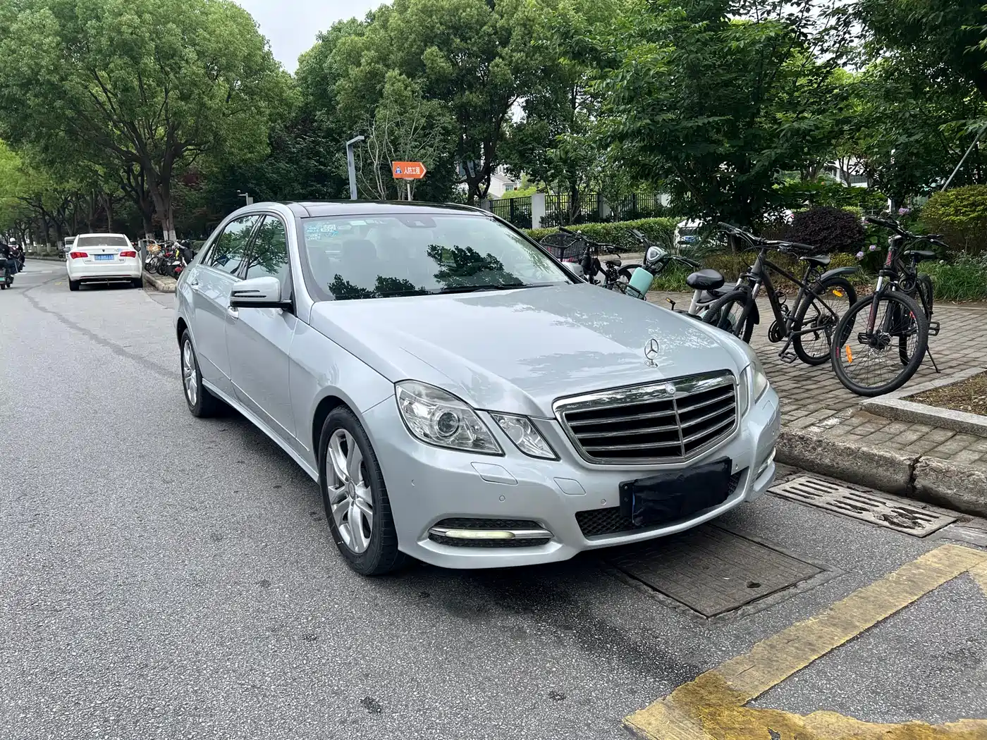 Mercedes-Benz E-Class 2011 E 300 L Fashion Premium фото 3