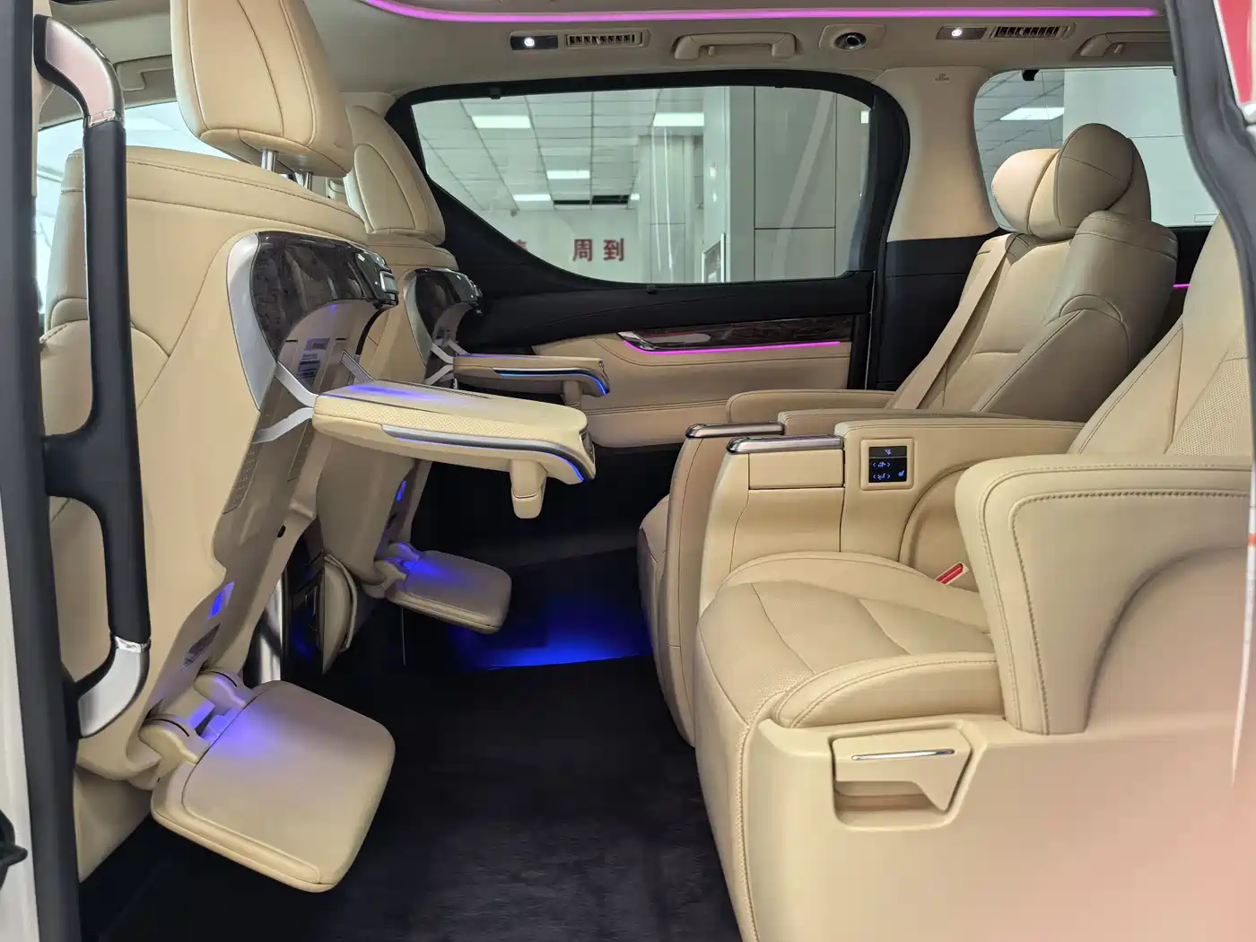 Toyota Alphard 2021 Hybrid 2.5L Luxury фото 10