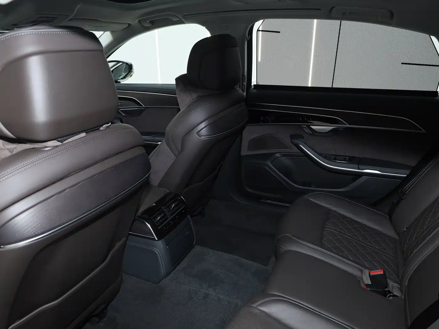 Audi A8 2023 A8L 50 TFSI quattro Exclusive фото 31