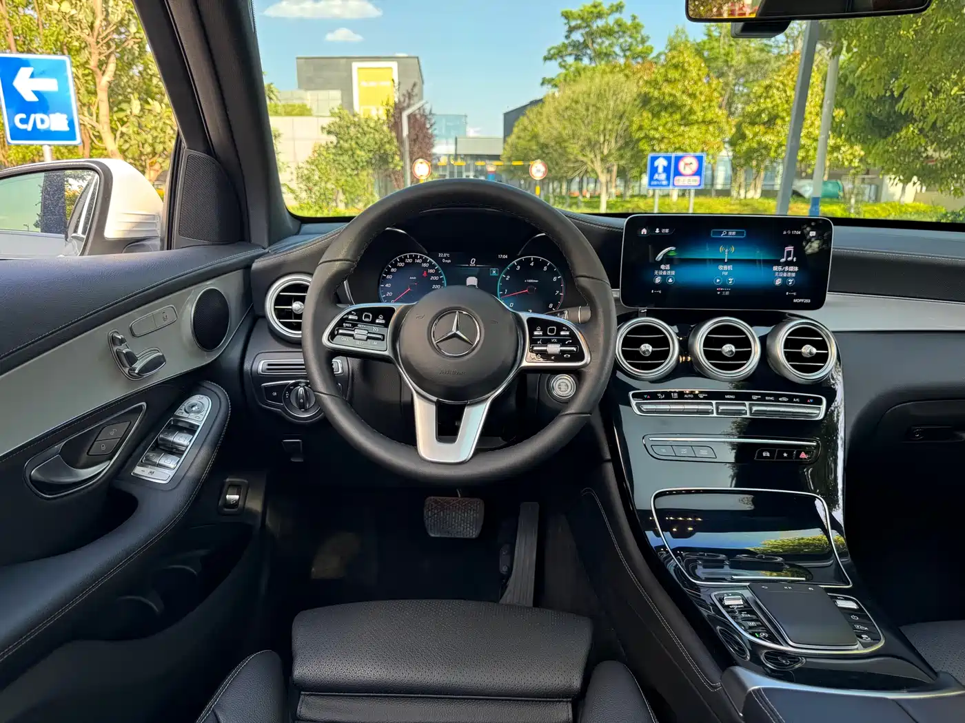 Mercedes-Benz GLC 2020 Facelift GLC 260 L 4MATIC Dynamic фото 33