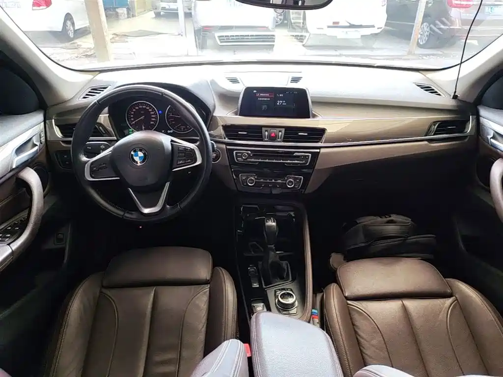 BMW X1 2018 xDrive20Li Premium Model фото 10