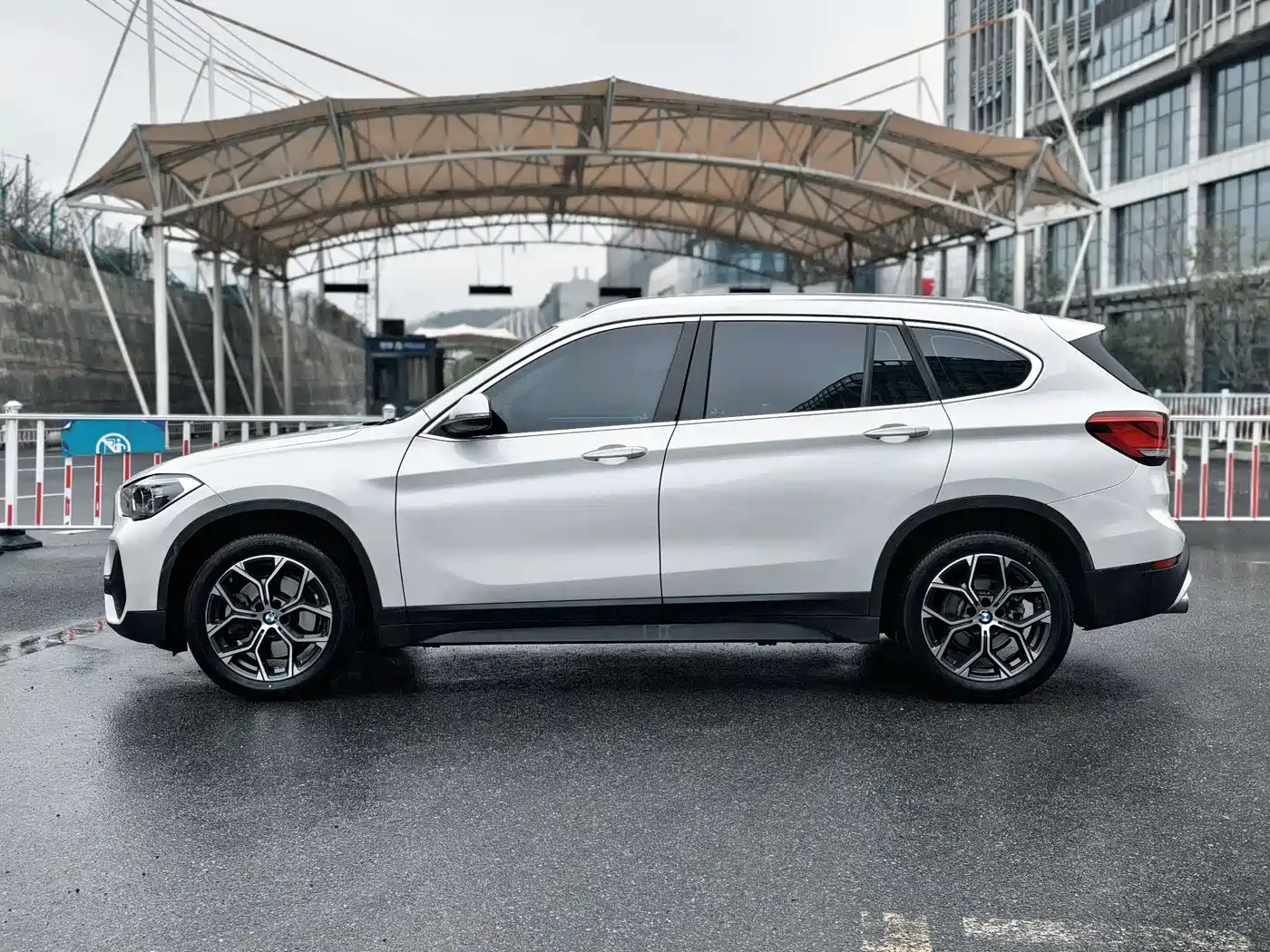 BMW X1 2021 sDrive25Li Leading фото 7