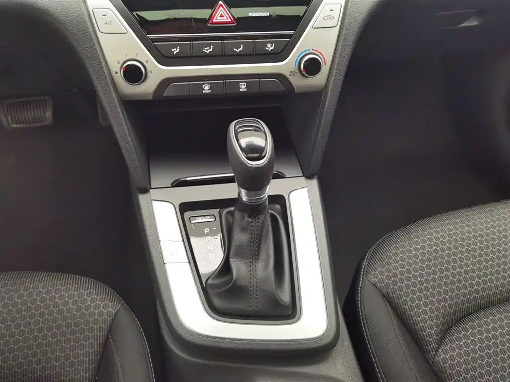 Hyundai Elantra 2016 Model 1.6L Automatic Smart Elite фото 13