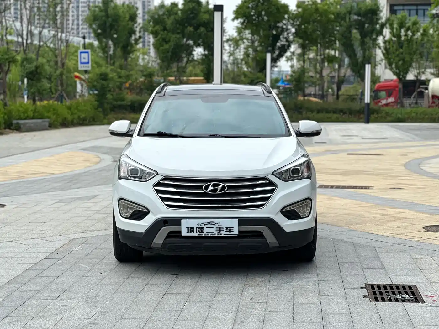 Hyundai Grand Santa Fe 2013 3.0L 7-Seater 4WD Comfort Edition фото 2