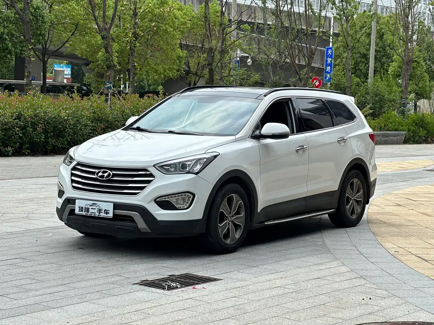 Hyundai Grand Santa Fe 2013 3.0L 7-Seater 4WD Comfort Edition фото 3