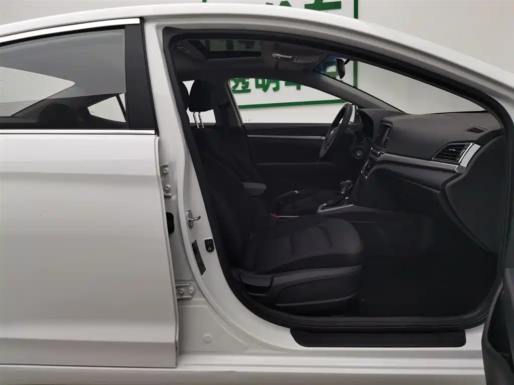 Hyundai Elantra 2016 Model 1.6L Automatic Smart Elite фото 23