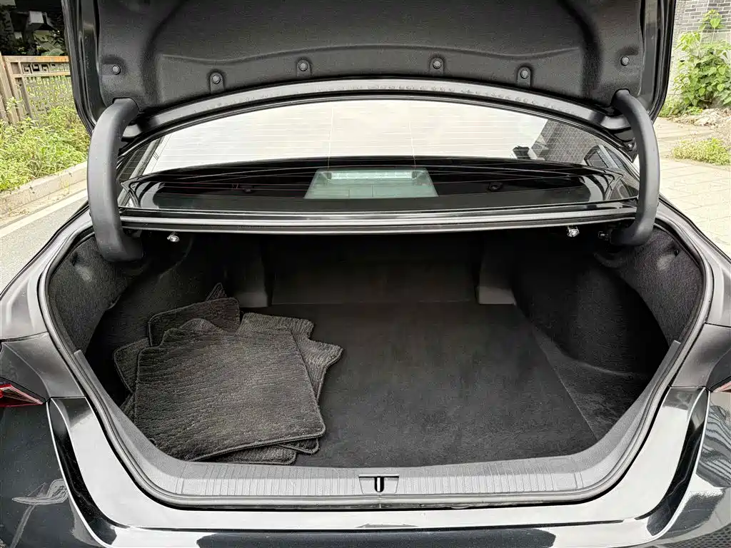Toyota Avalon 2022 2.0L Luxury Edition фото 18