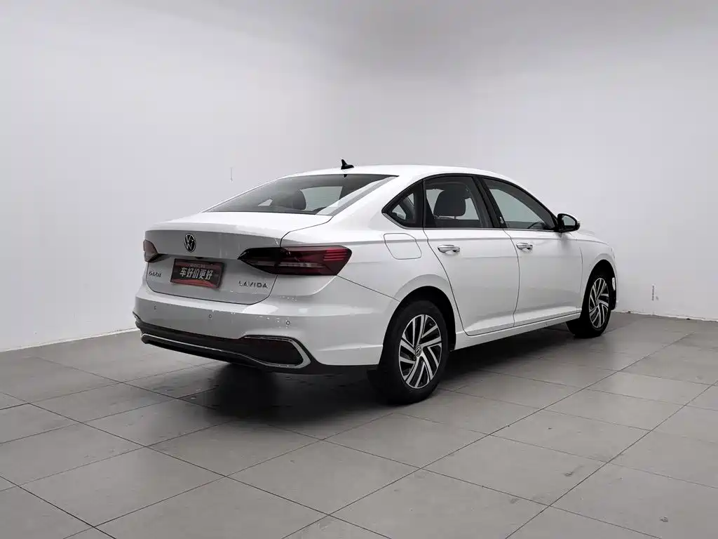 صورة 2 - Volkswagen Lavida