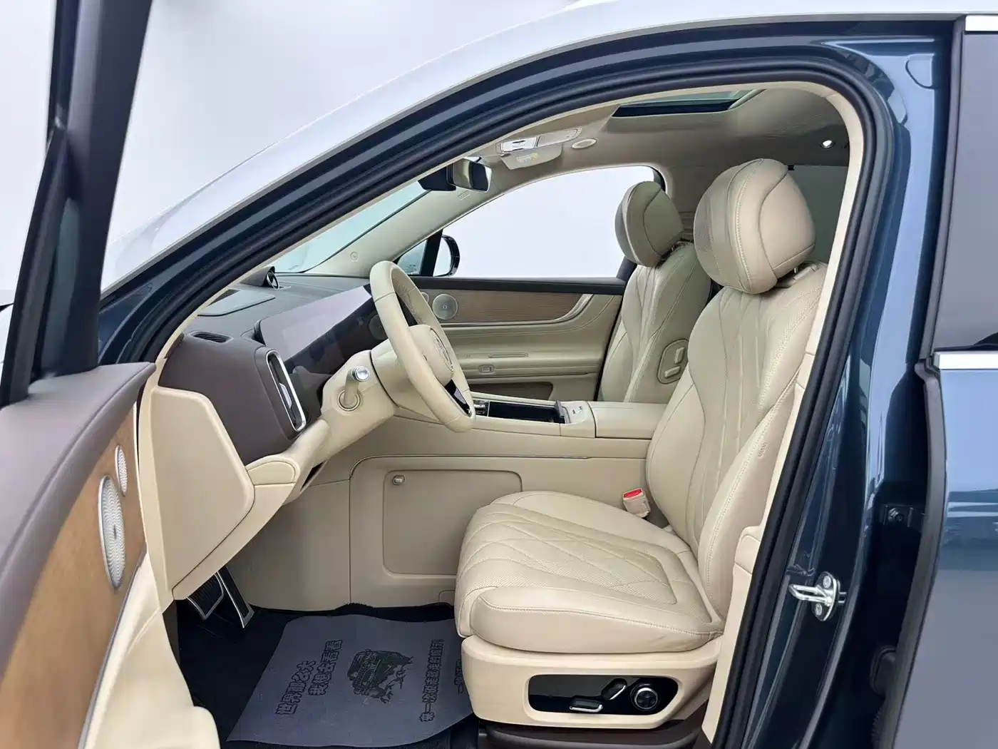 AITO Wenjie AITO M9 2024 Range Extender Ultra 52kWh 6-seater фото 4