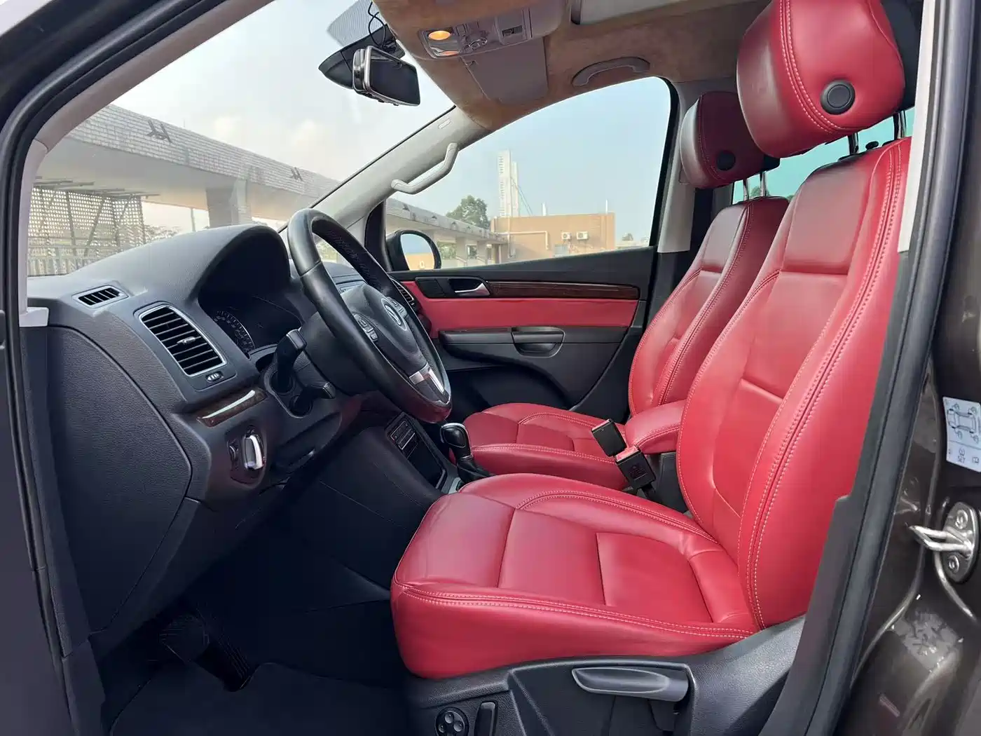 Volkswagen Sharan 2014 2.0TSI Comfort фото 9