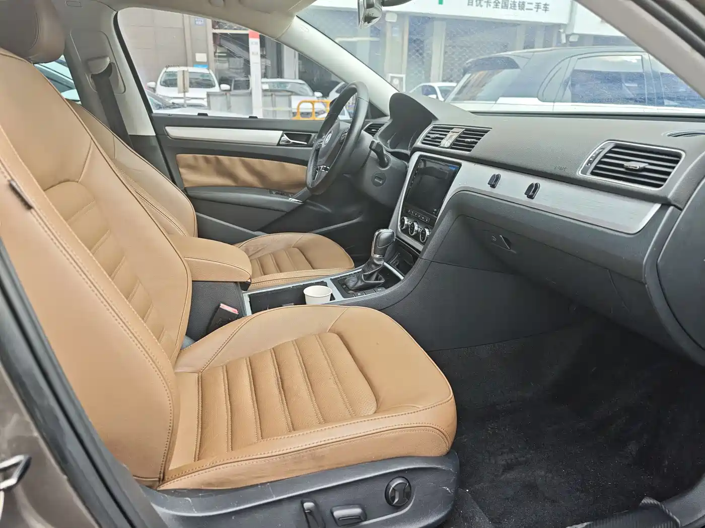 Volkswagen Passat 2014 1.8TSI DSG Executive Edition фото 10