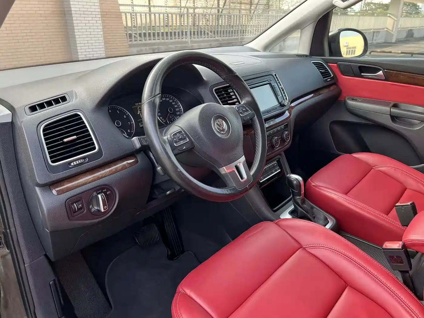 Volkswagen Sharan 2014 2.0TSI Comfort фото 10