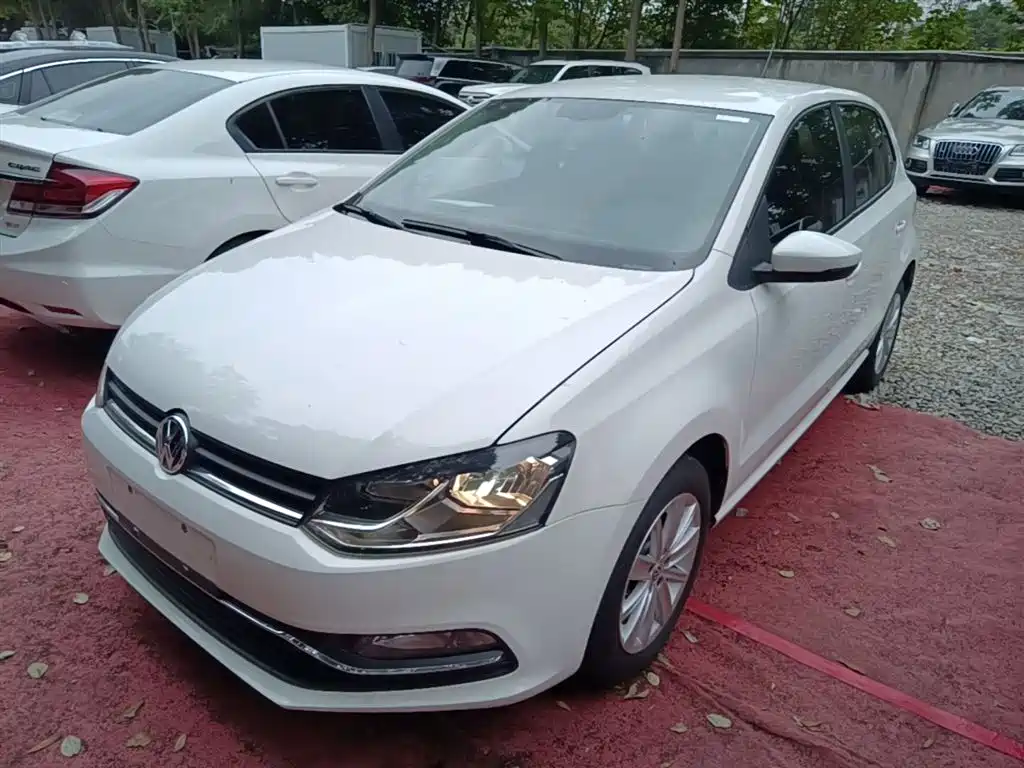Volkswagen Polo 2014 1.6L Automatic Comfort Edition фото 2