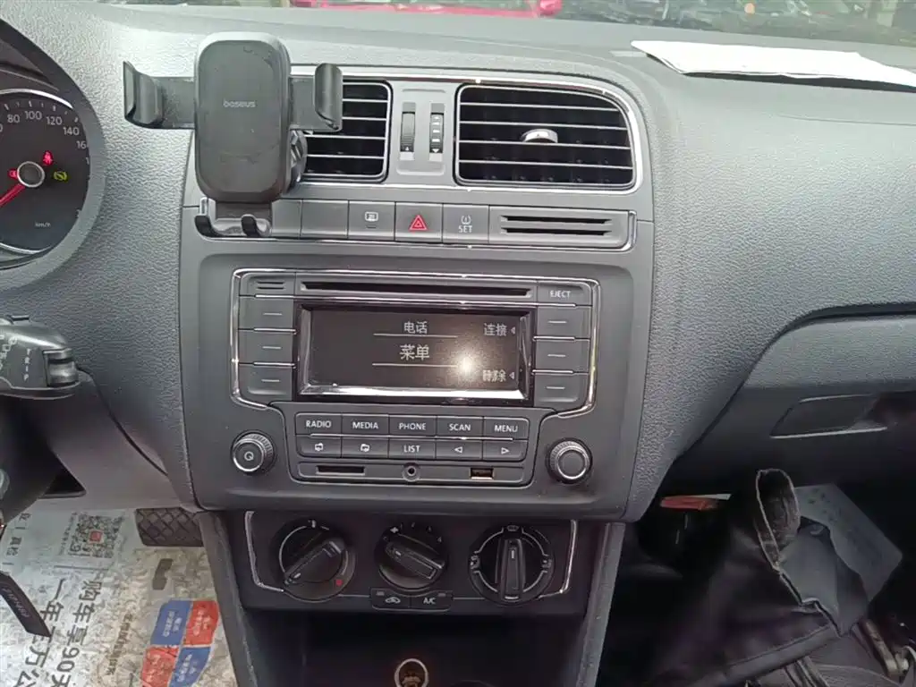 Volkswagen Polo 2014 1.6L Automatic Comfort Edition фото 13