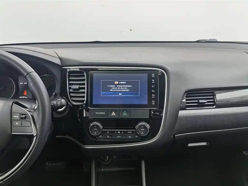 MITSUBISHI OUTLANDER