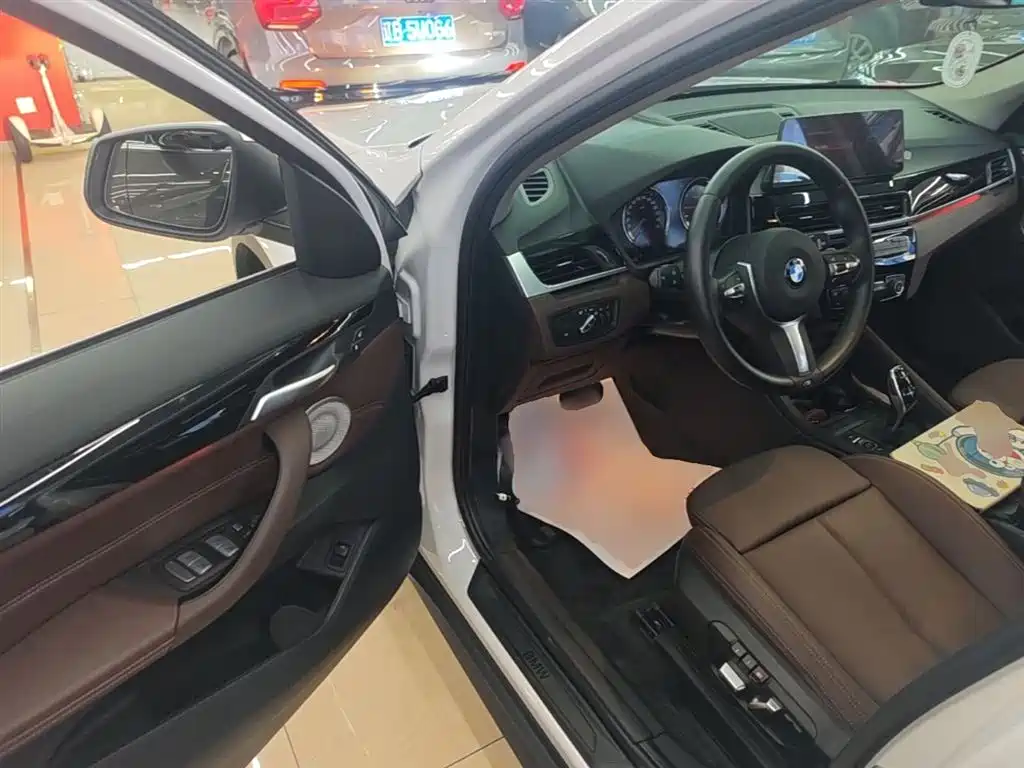BMW X1 2022 sDrive25Li Leading фото 16