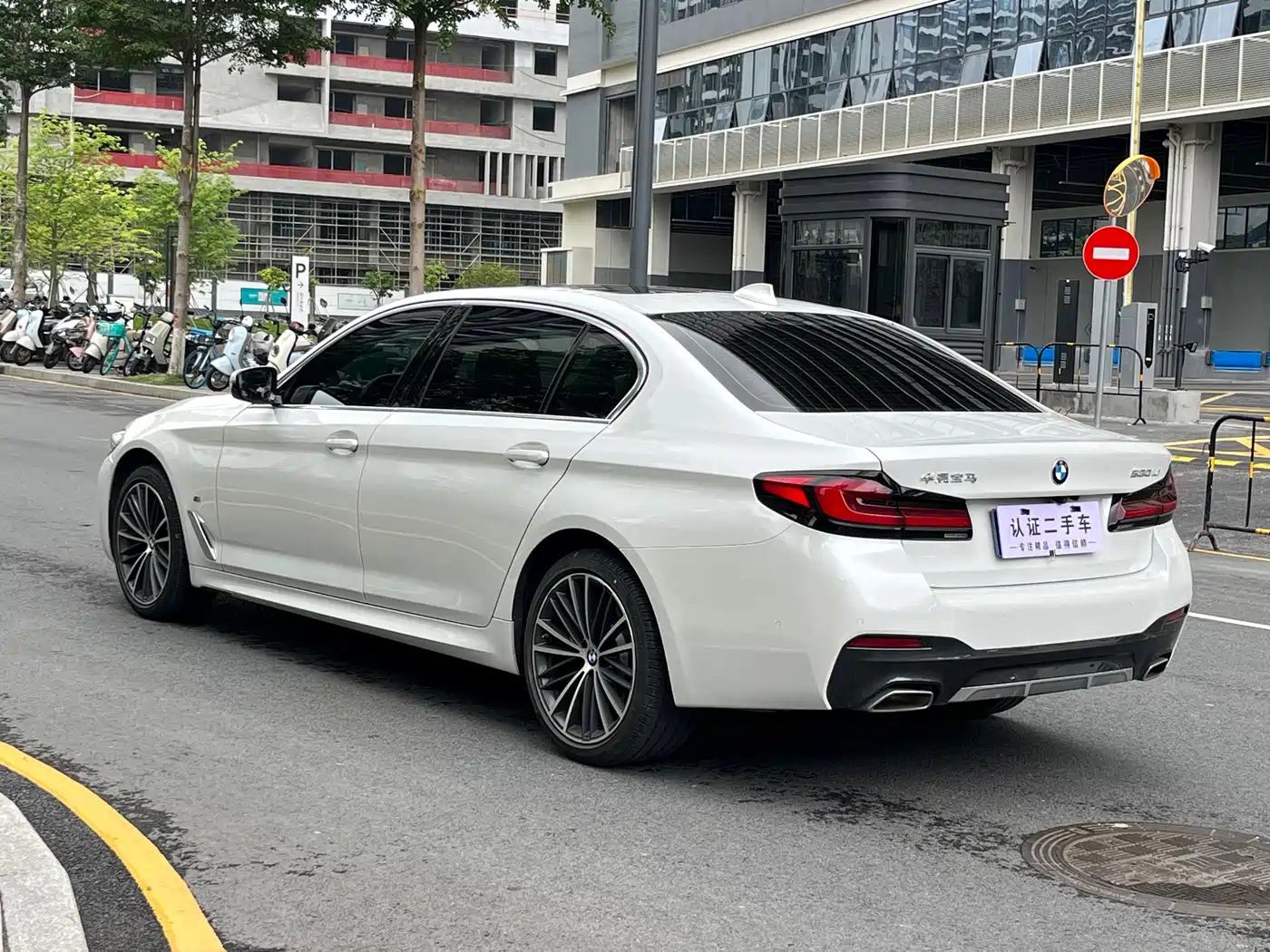 BMW 5 Series 2023 530Li Leading M Sport Package фото 6