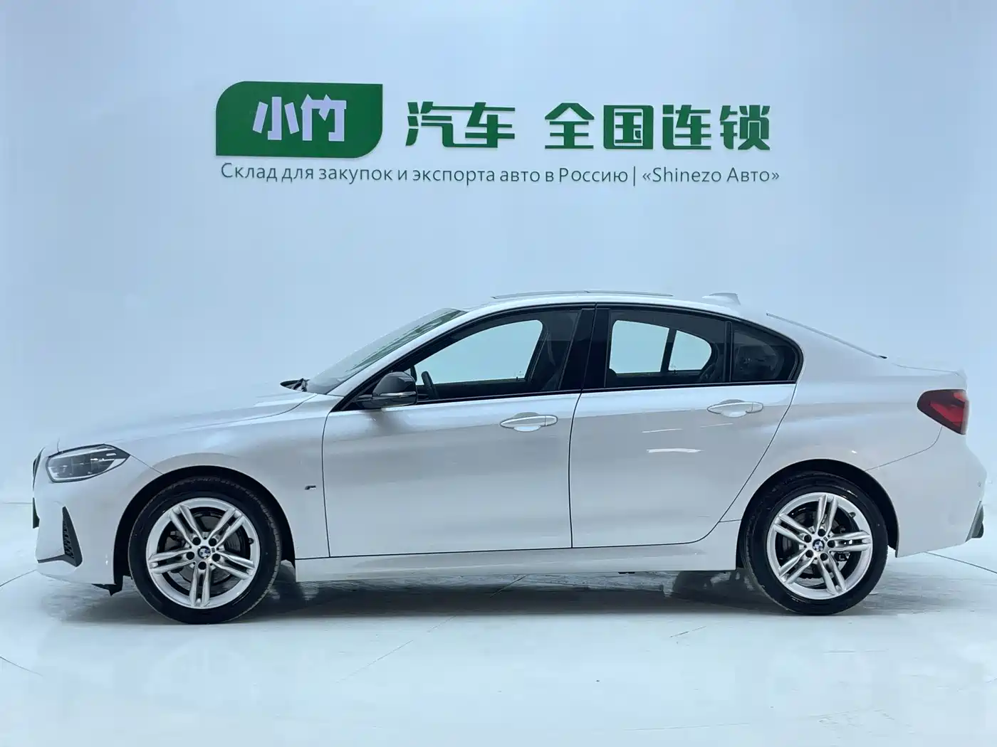 BMW 1 Series 2023 120i M Sport Shadow Edition фото 5